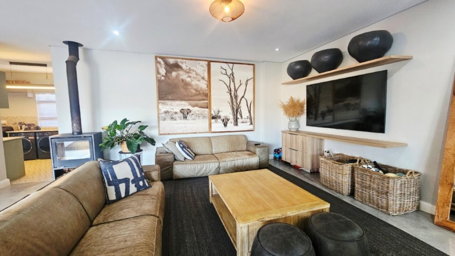 5 Bedroom Property for Sale in Midstream Heights Gauteng