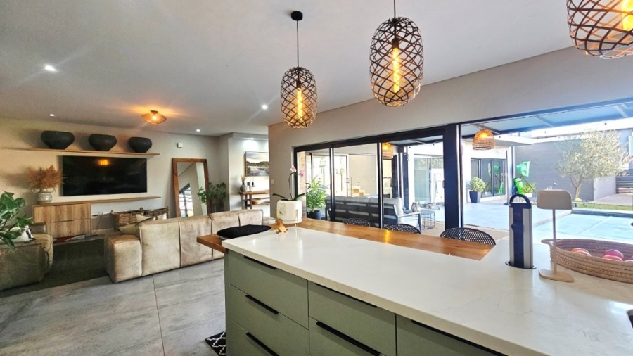 5 Bedroom Property for Sale in Midstream Heights Gauteng
