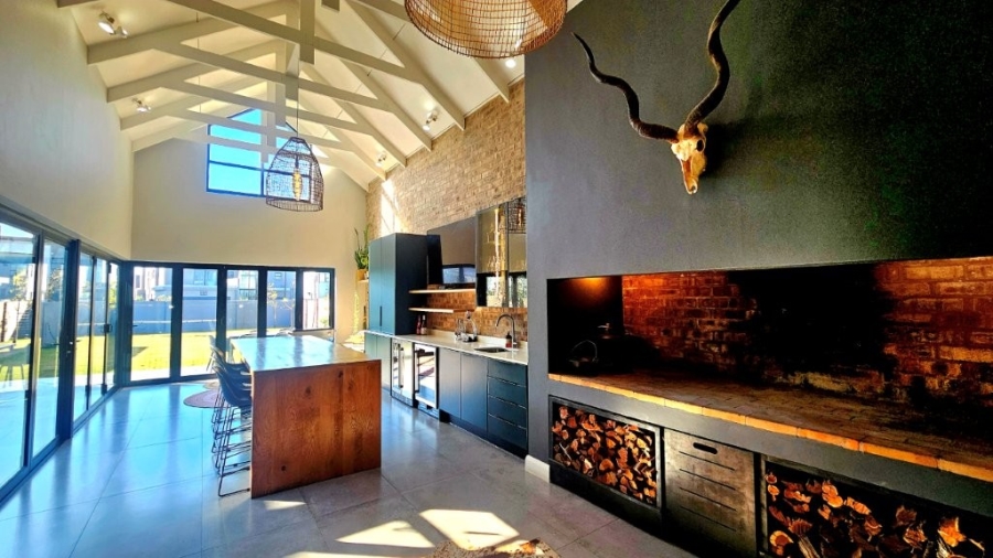 5 Bedroom Property for Sale in Midstream Heights Gauteng
