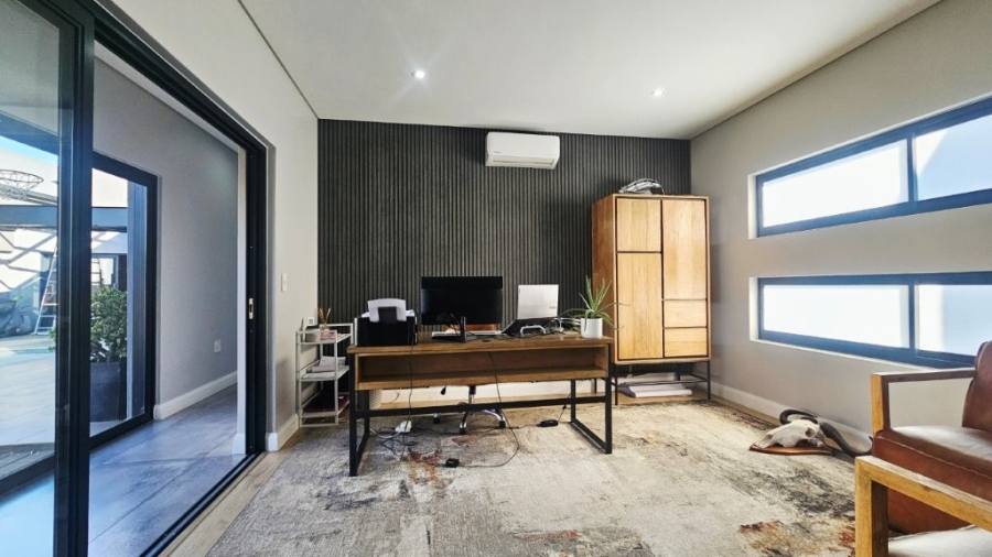 5 Bedroom Property for Sale in Midstream Heights Gauteng