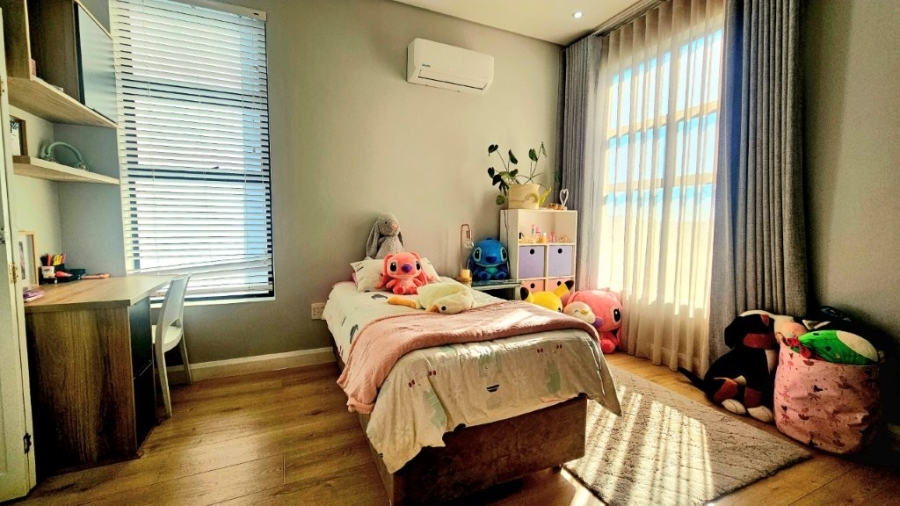 5 Bedroom Property for Sale in Midstream Heights Gauteng