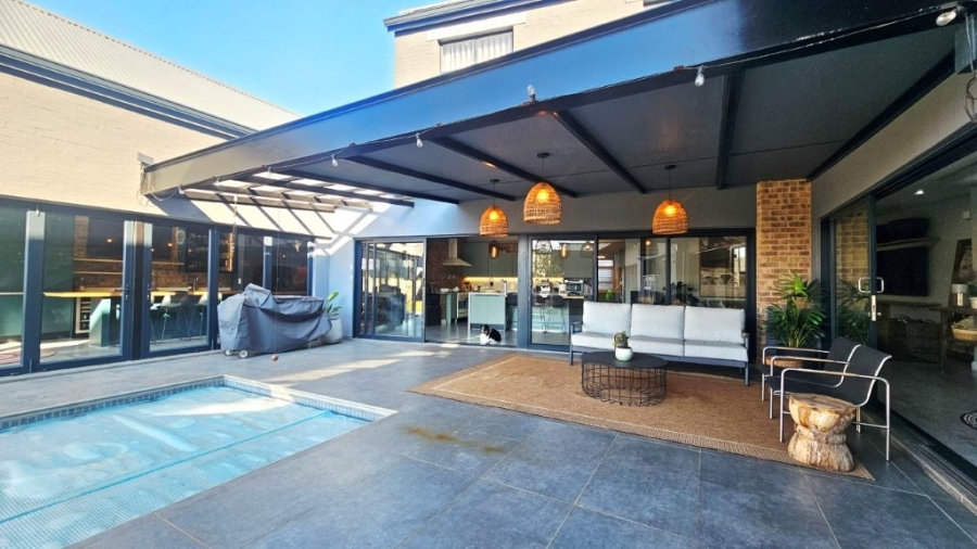 5 Bedroom Property for Sale in Midstream Heights Gauteng