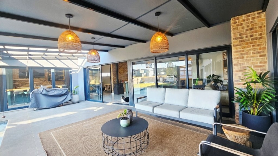 5 Bedroom Property for Sale in Midstream Heights Gauteng