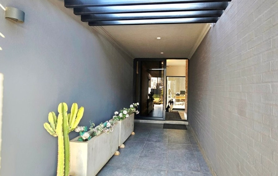5 Bedroom Property for Sale in Midstream Heights Gauteng