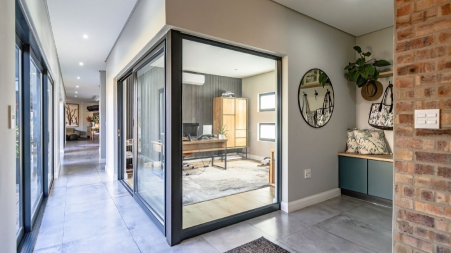 5 Bedroom Property for Sale in Midstream Heights Gauteng