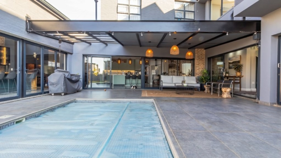 5 Bedroom Property for Sale in Midstream Heights Gauteng