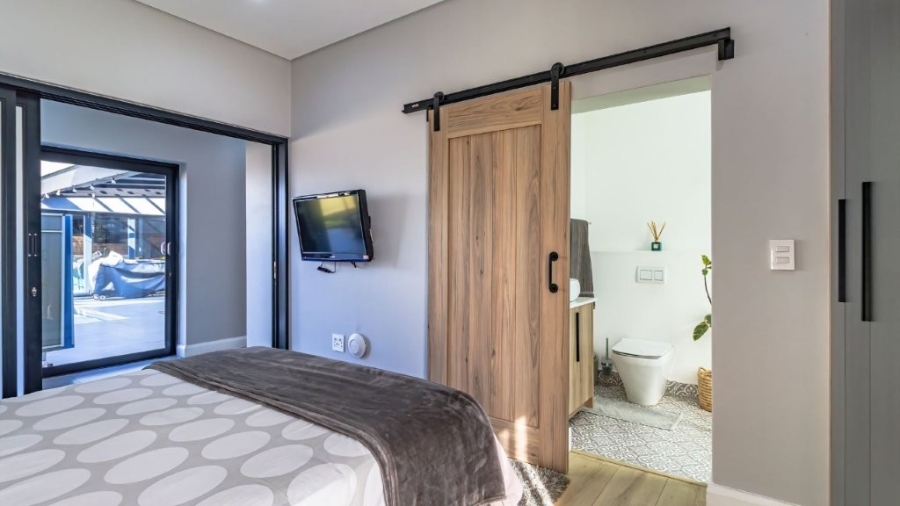 5 Bedroom Property for Sale in Midstream Heights Gauteng