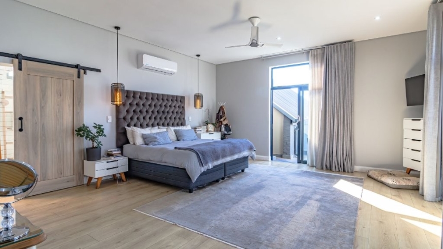 5 Bedroom Property for Sale in Midstream Heights Gauteng