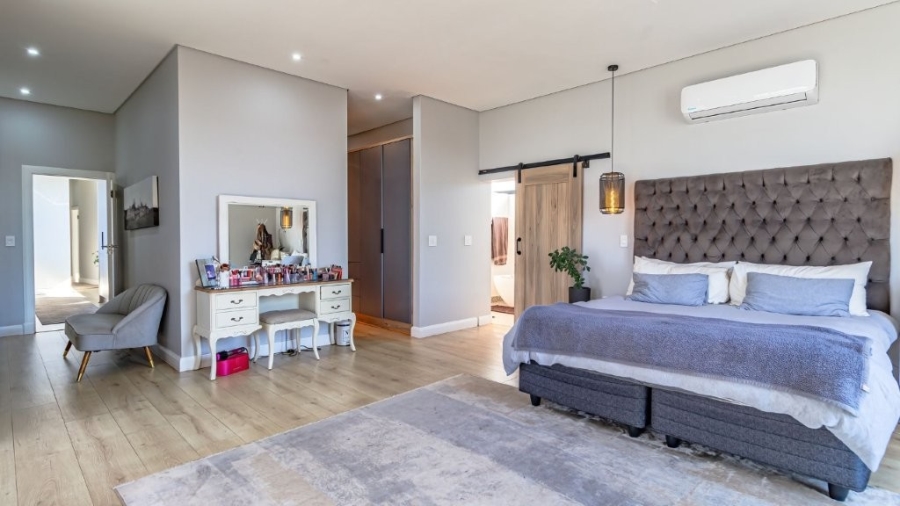 5 Bedroom Property for Sale in Midstream Heights Gauteng