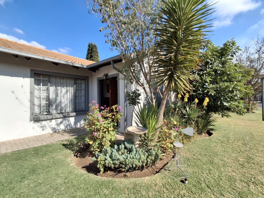 3 Bedroom Property for Sale in Sonneveld Gauteng