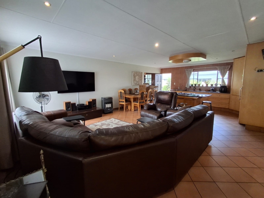 3 Bedroom Property for Sale in Sonneveld Gauteng