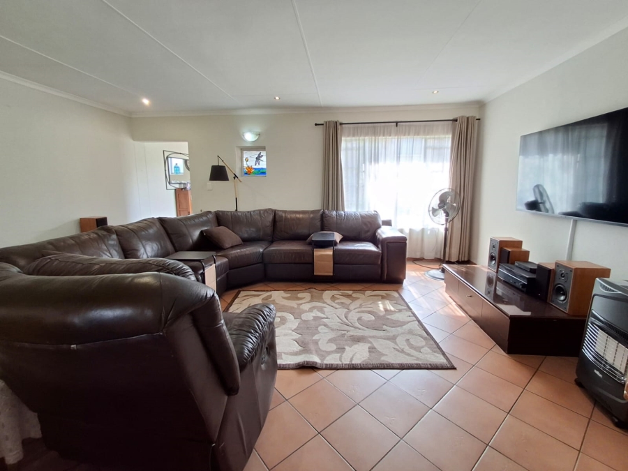 3 Bedroom Property for Sale in Sonneveld Gauteng