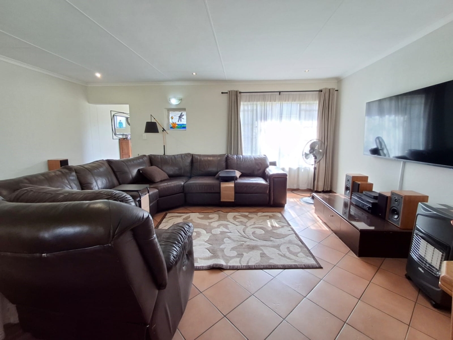 3 Bedroom Property for Sale in Sonneveld Gauteng