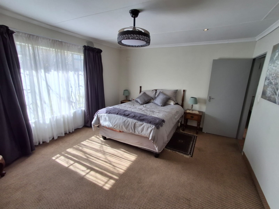 3 Bedroom Property for Sale in Sonneveld Gauteng