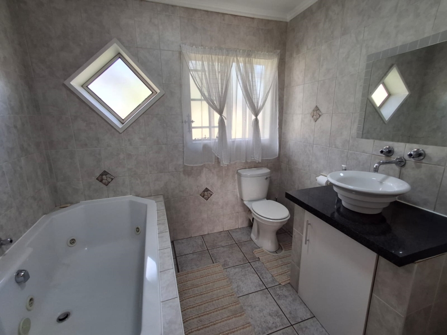 3 Bedroom Property for Sale in Sonneveld Gauteng