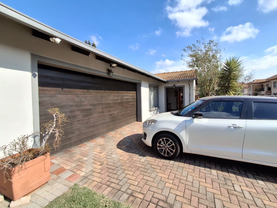 3 Bedroom Property for Sale in Sonneveld Gauteng