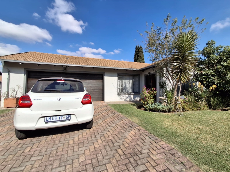 3 Bedroom Property for Sale in Sonneveld Gauteng