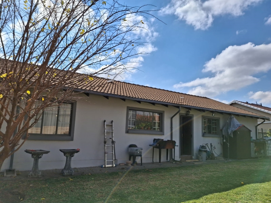 3 Bedroom Property for Sale in Sonneveld Gauteng