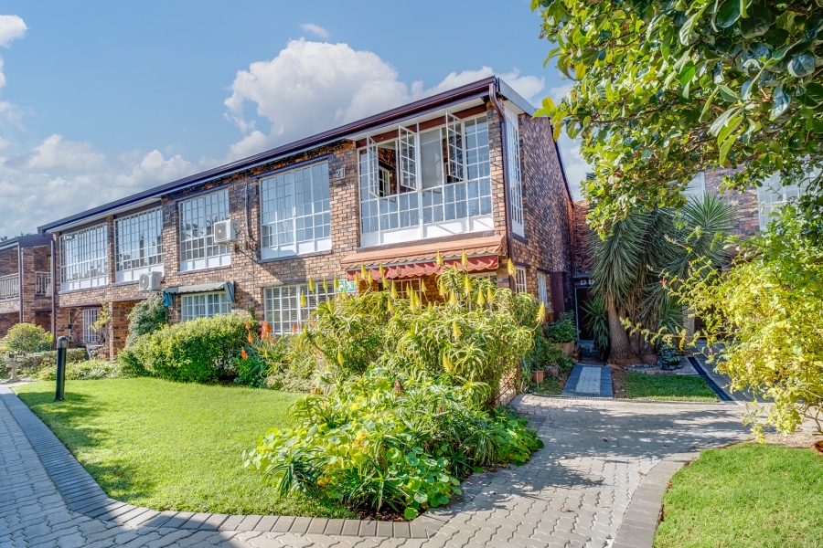 1 Bedroom Property for Sale in Bryanston Gauteng