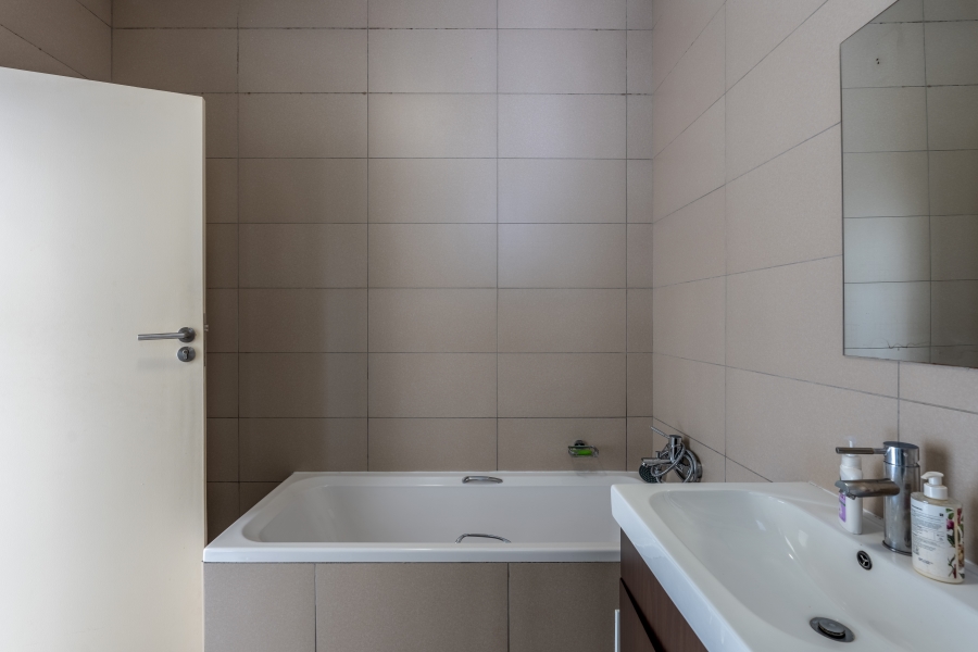 2 Bedroom Property for Sale in Broadacres Gauteng