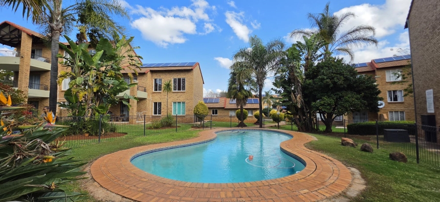 3 Bedroom Property for Sale in Die Hoewes Gauteng