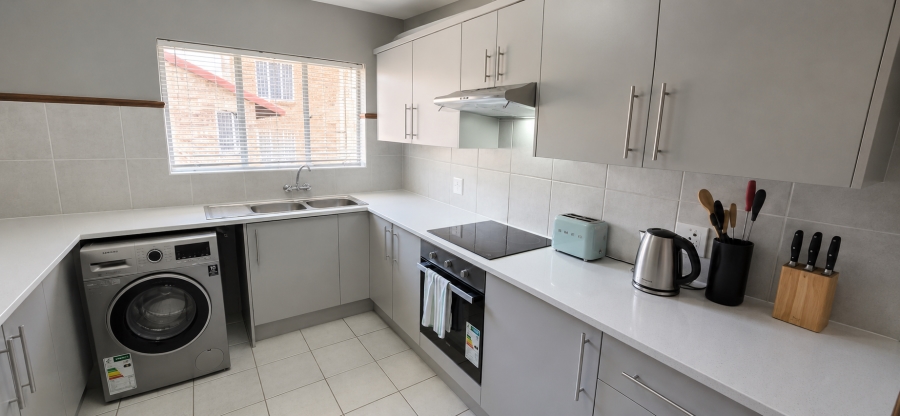 3 Bedroom Property for Sale in Die Hoewes Gauteng