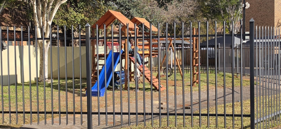 3 Bedroom Property for Sale in Die Hoewes Gauteng