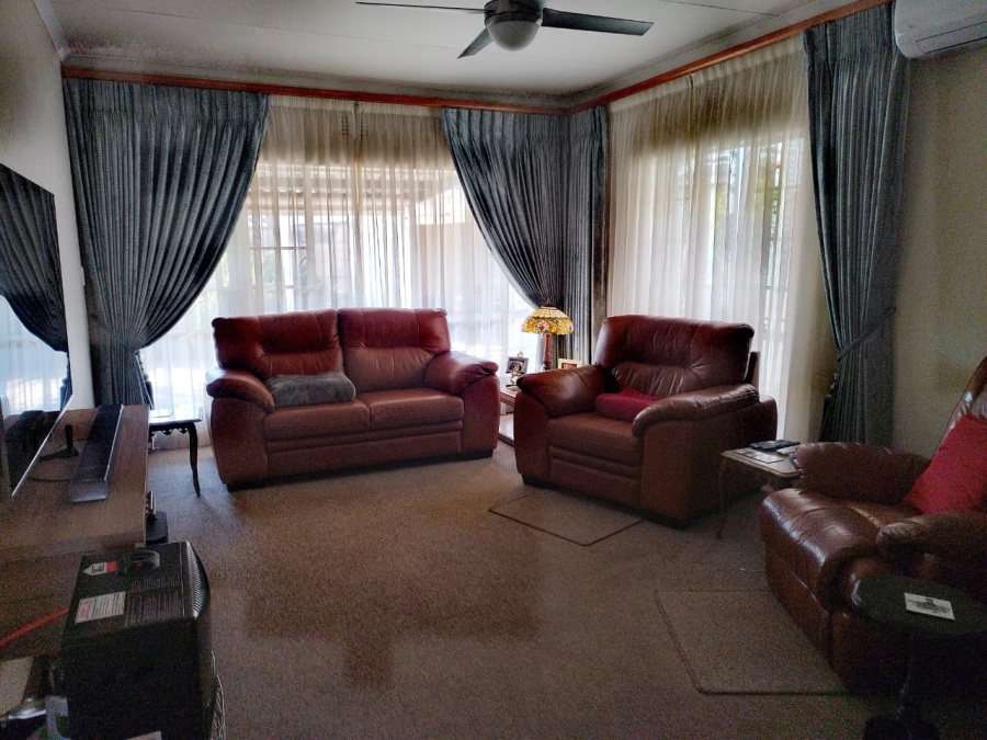 3 Bedroom Property for Sale in Brackendowns Gauteng