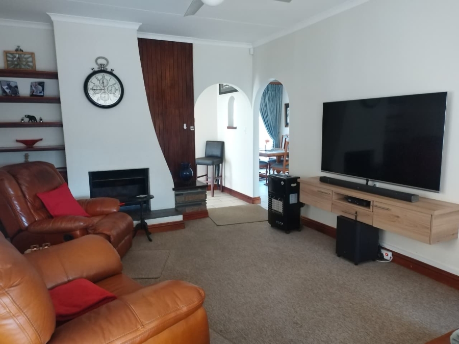 3 Bedroom Property for Sale in Brackendowns Gauteng