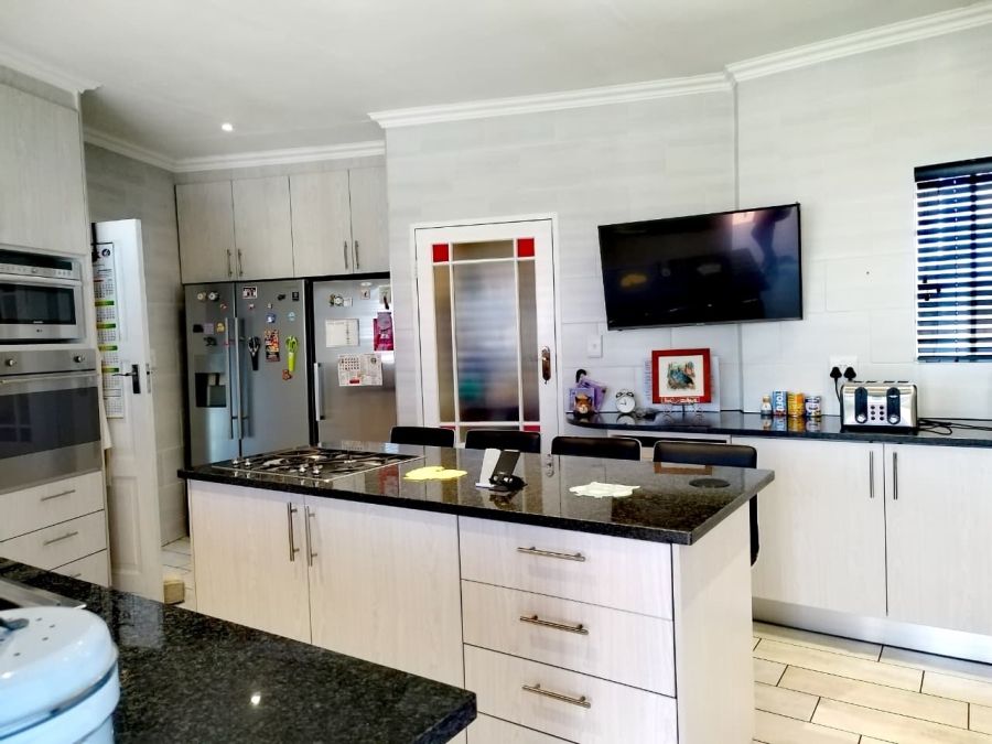3 Bedroom Property for Sale in Brackendowns Gauteng