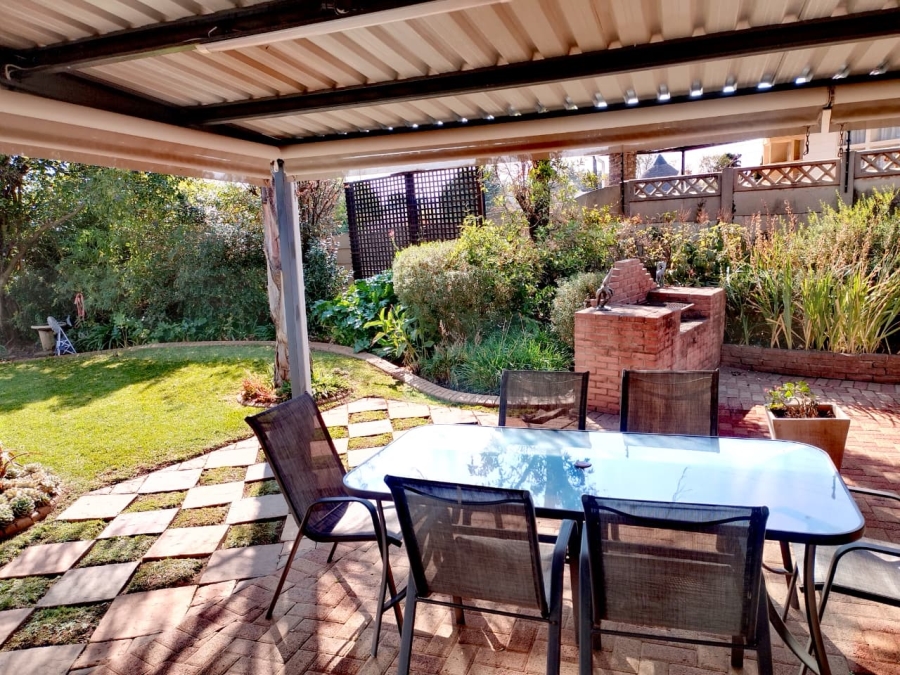 3 Bedroom Property for Sale in Brackendowns Gauteng