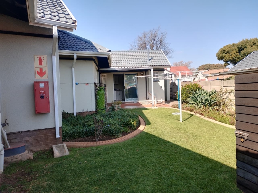 3 Bedroom Property for Sale in Brackendowns Gauteng