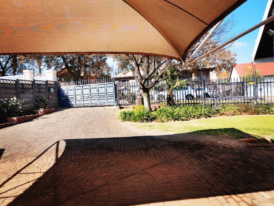 3 Bedroom Property for Sale in Brackendowns Gauteng