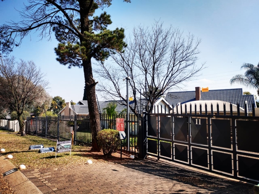 3 Bedroom Property for Sale in Brackendowns Gauteng