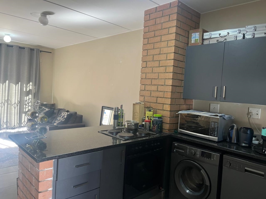 2 Bedroom Property for Sale in Vorna Valley Gauteng