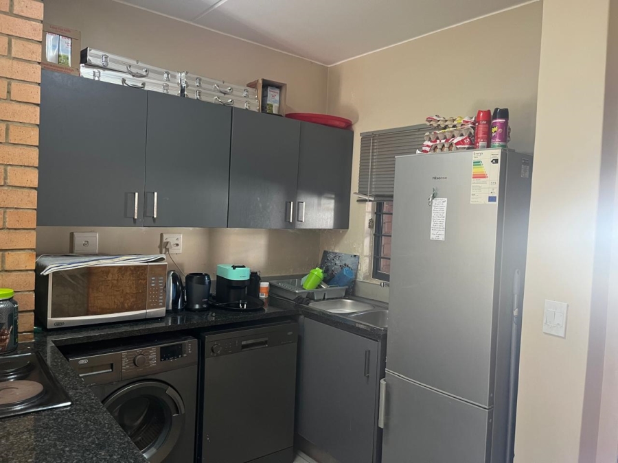 2 Bedroom Property for Sale in Vorna Valley Gauteng