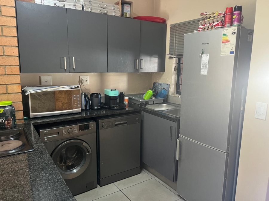 2 Bedroom Property for Sale in Vorna Valley Gauteng