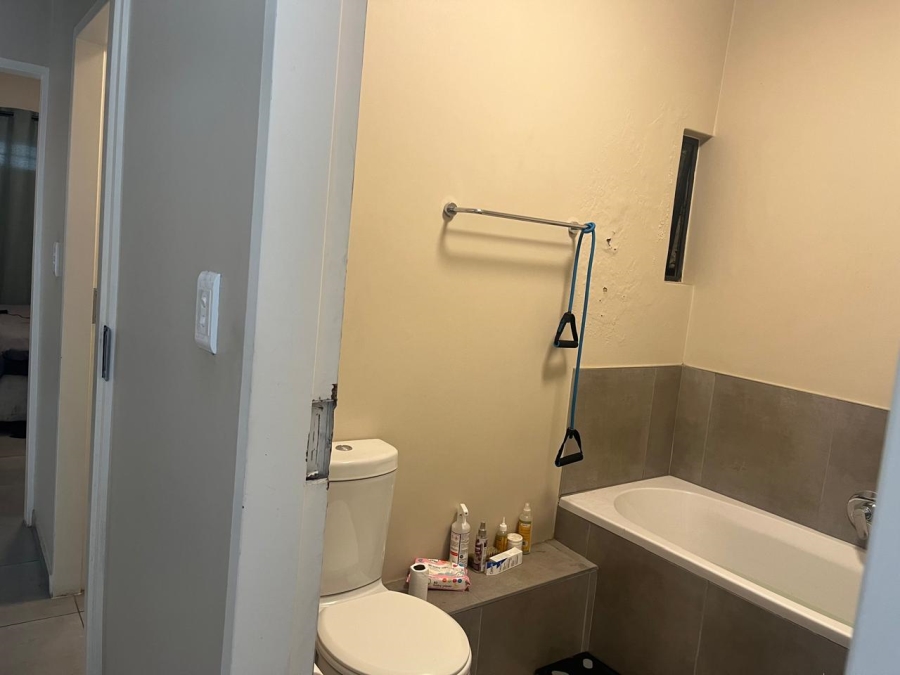 2 Bedroom Property for Sale in Vorna Valley Gauteng