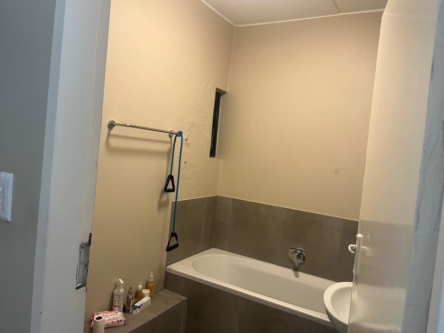 2 Bedroom Property for Sale in Vorna Valley Gauteng