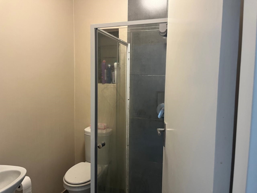 2 Bedroom Property for Sale in Vorna Valley Gauteng