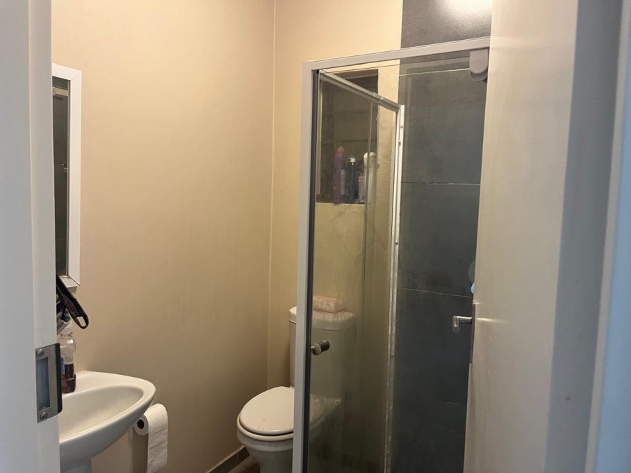 2 Bedroom Property for Sale in Vorna Valley Gauteng