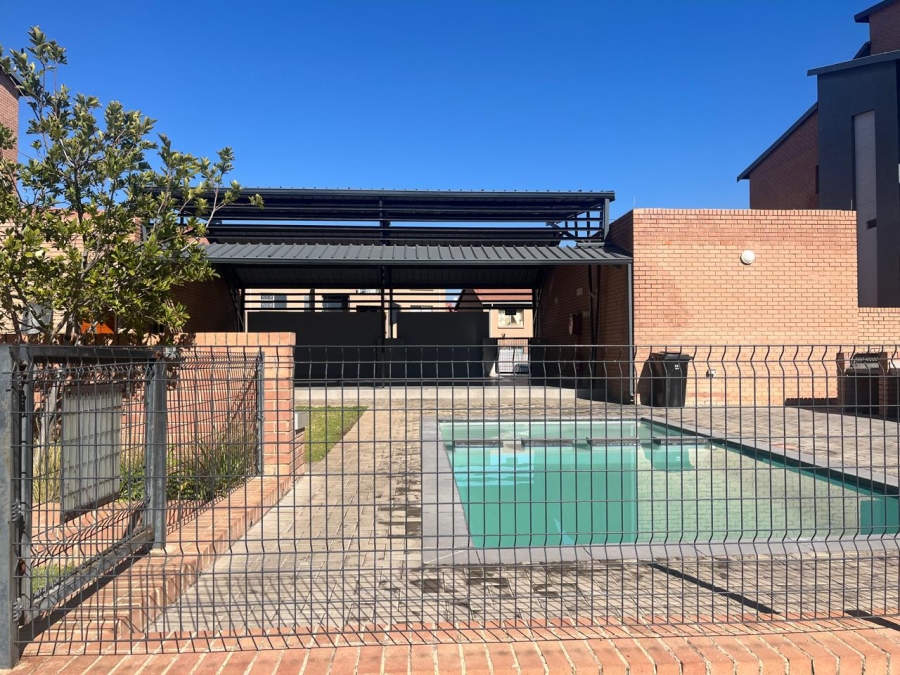 2 Bedroom Property for Sale in Vorna Valley Gauteng