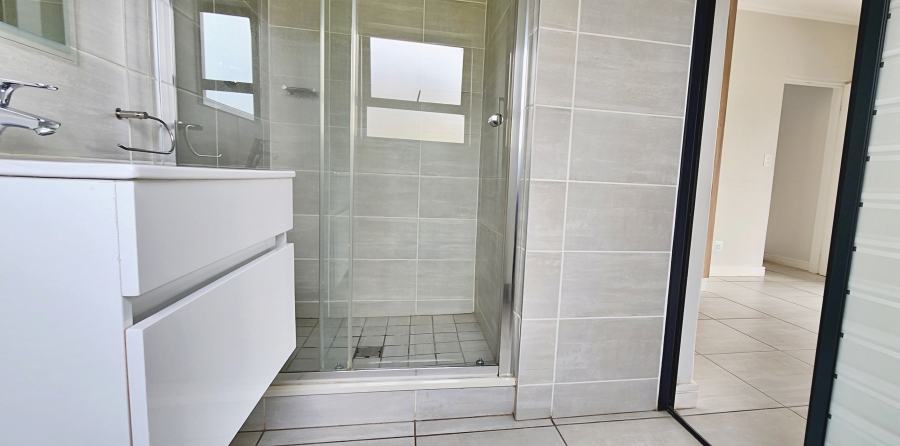 To Let 2 Bedroom Property for Rent in Waterfall Gauteng