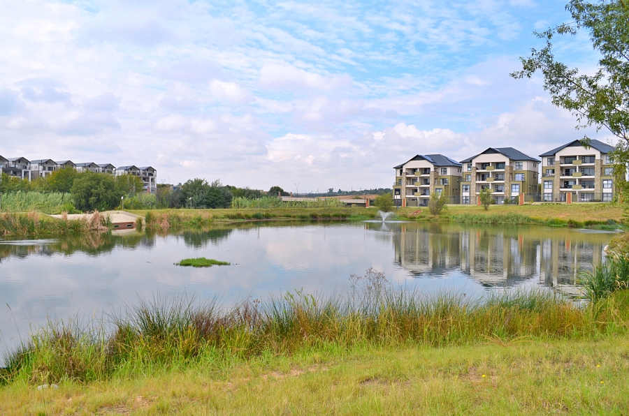 To Let 2 Bedroom Property for Rent in Waterfall Gauteng