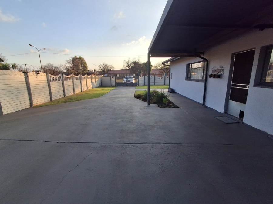 3 Bedroom Property for Sale in Carletonville Central Gauteng