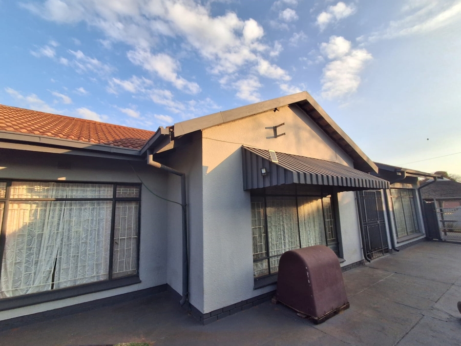 3 Bedroom Property for Sale in Carletonville Central Gauteng