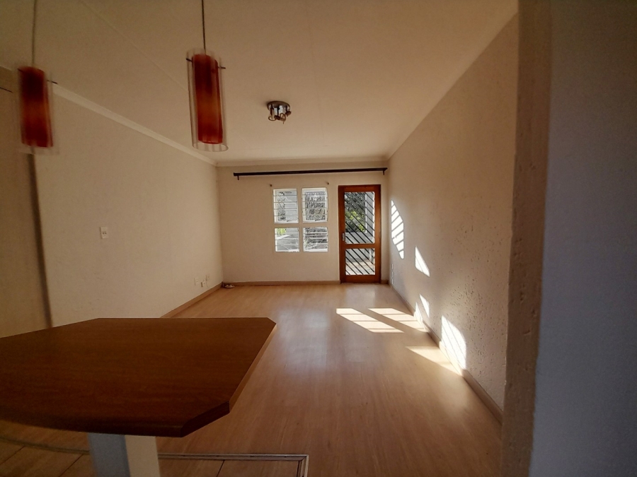 To Let 1 Bedroom Property for Rent in Magaliessig Gauteng