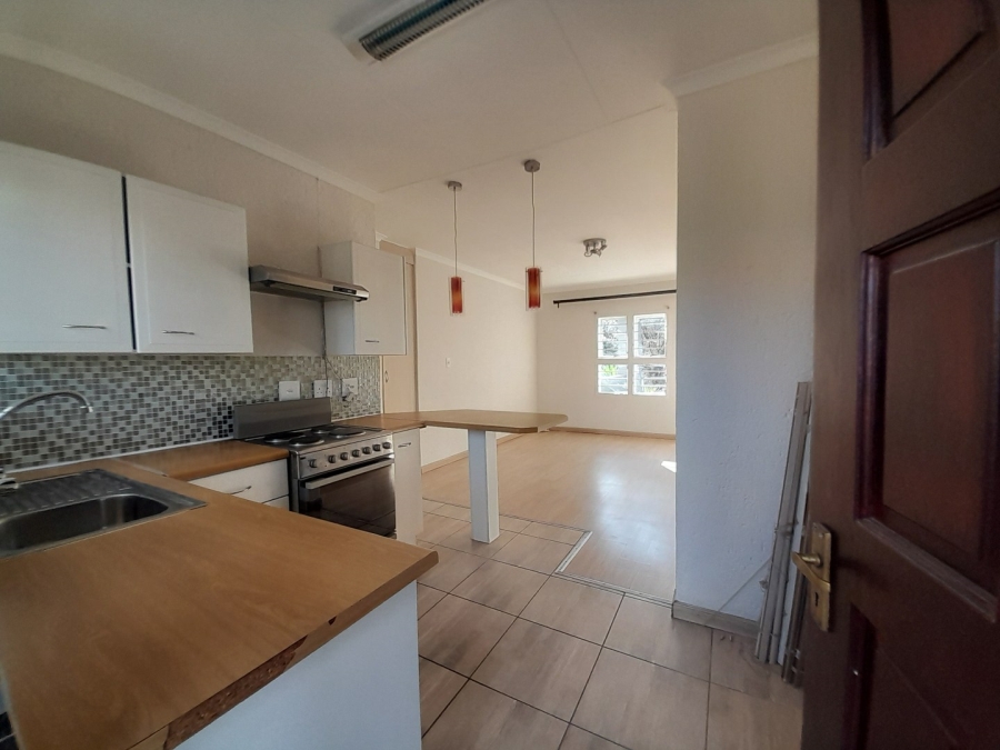 To Let 1 Bedroom Property for Rent in Magaliessig Gauteng