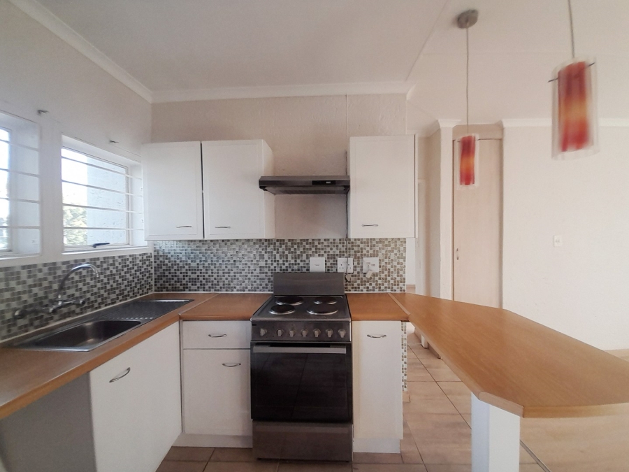 To Let 1 Bedroom Property for Rent in Magaliessig Gauteng