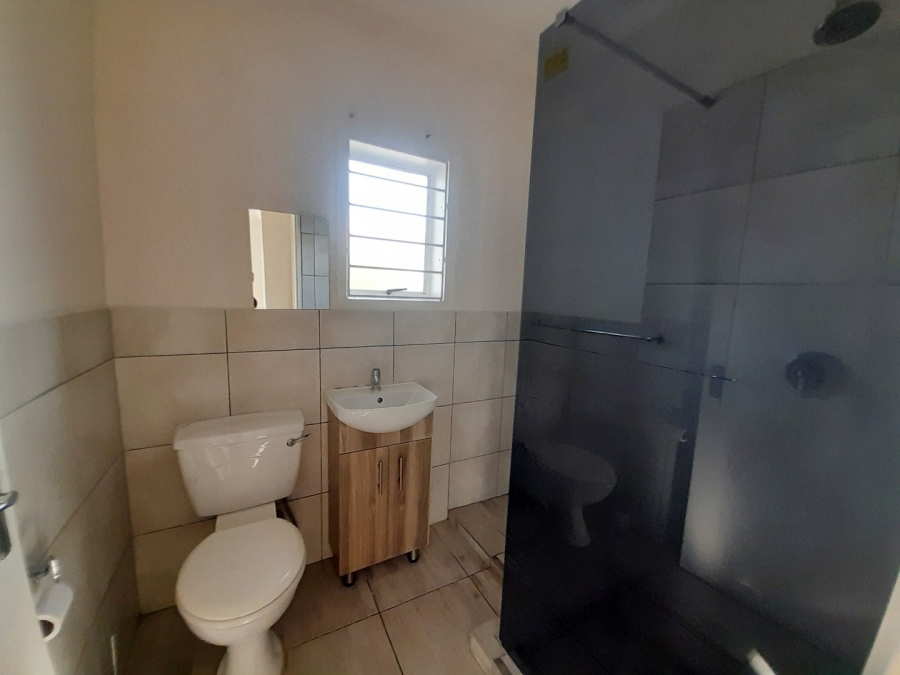 To Let 1 Bedroom Property for Rent in Magaliessig Gauteng